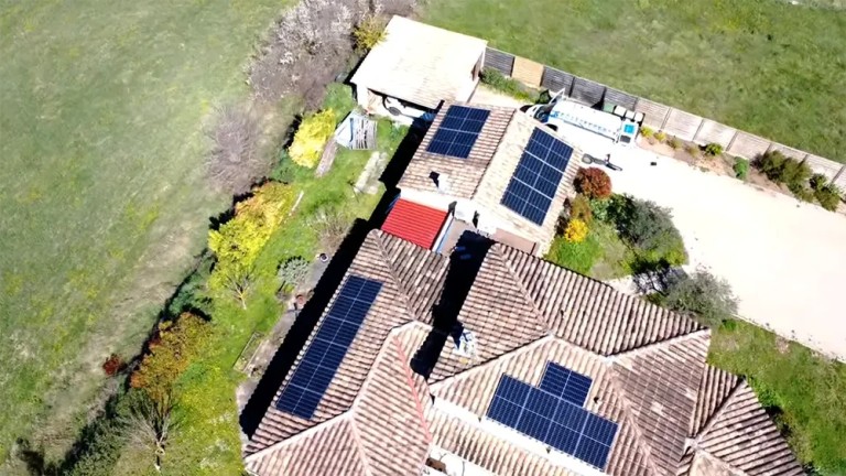 Autoconsommation solaire à Nîmes, Marseille et Avignon : comment réduire sa facture d’électricité efficacement ?
