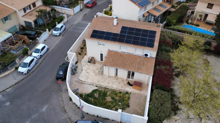 Hausse des dépenses du quotidien : comment les panneaux photovoltaïques permettent aux familles de Miramas, Istres et Salon-de-Provence d'économiser des milliers d'euros